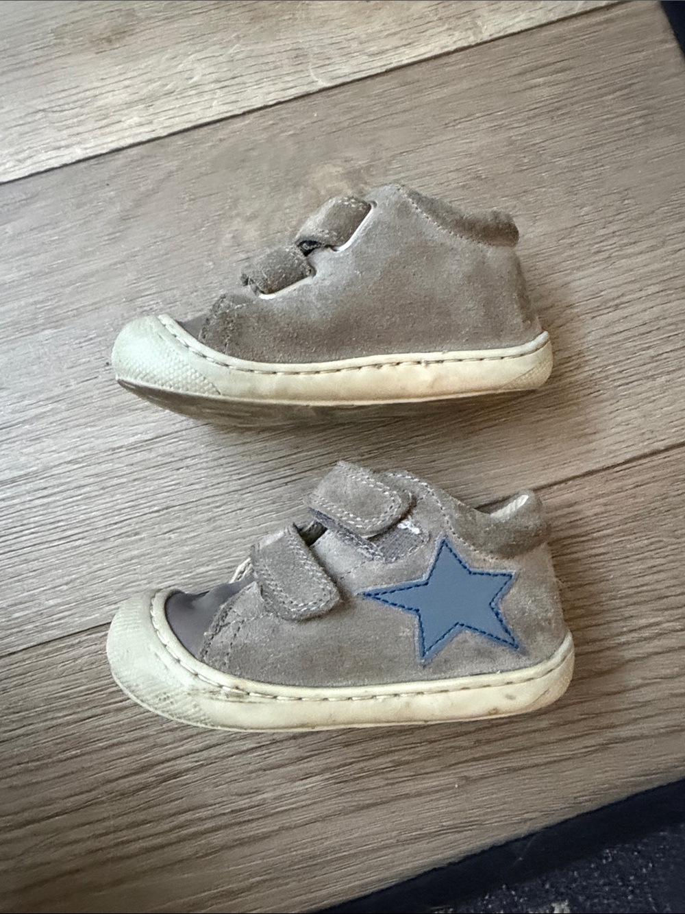 Naturino Kids Double-Strap Sneakers in Grey with Blue Star